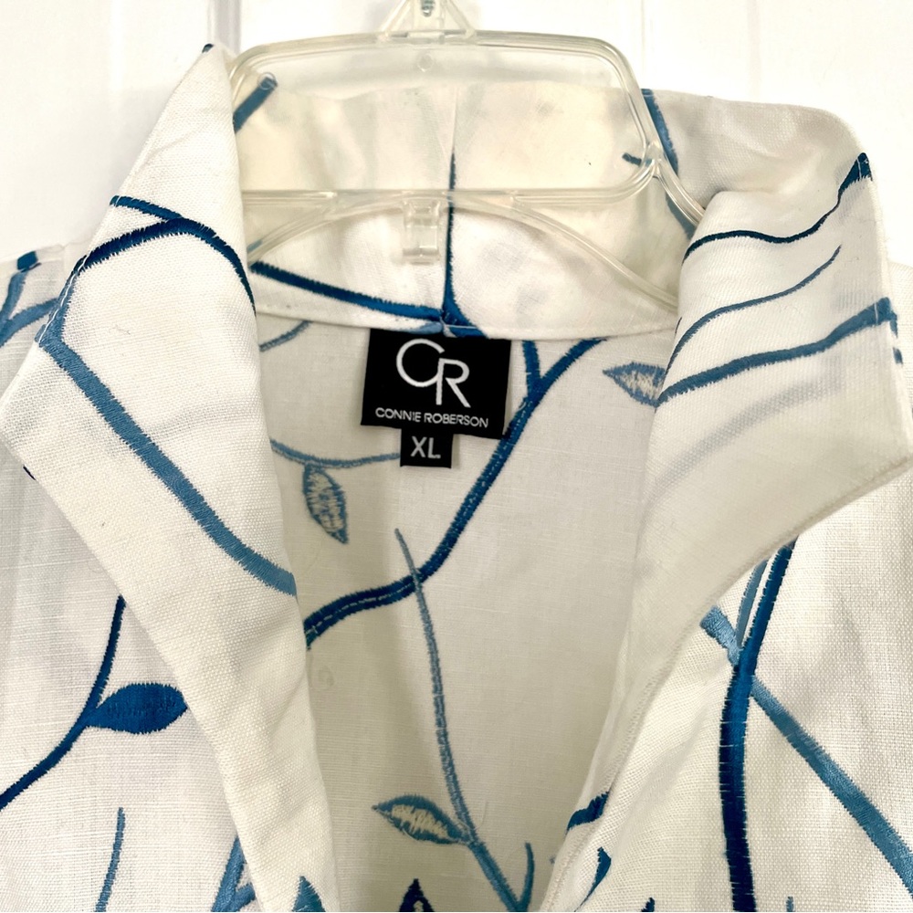 Connie Roberson Luxury Embroidered White Linen Jacket Shades of Blue - Picture 3 of 10